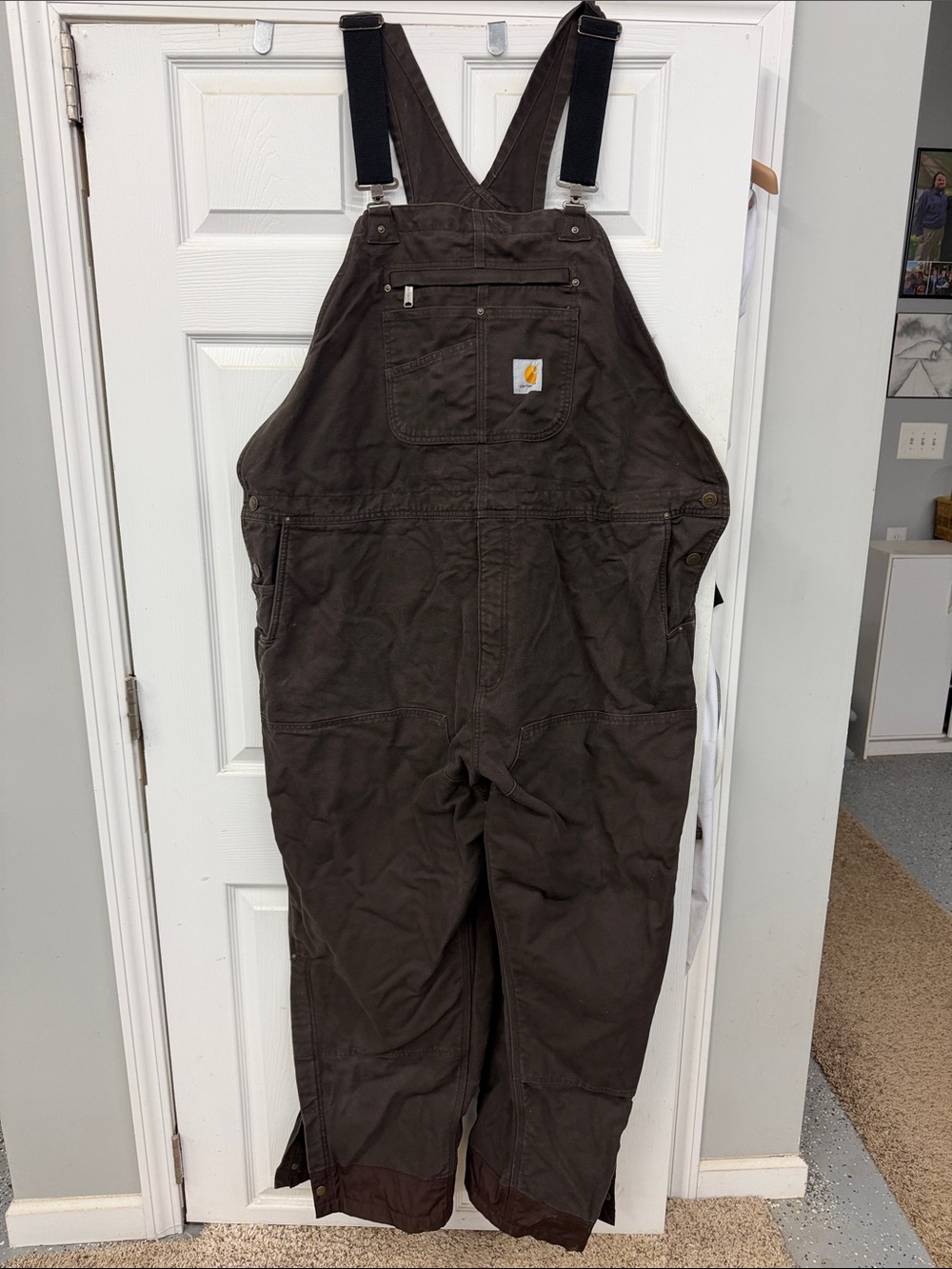 Carhartt Mens Insulated Dark coverOveralls
27 in across at waist 
30 in inseam